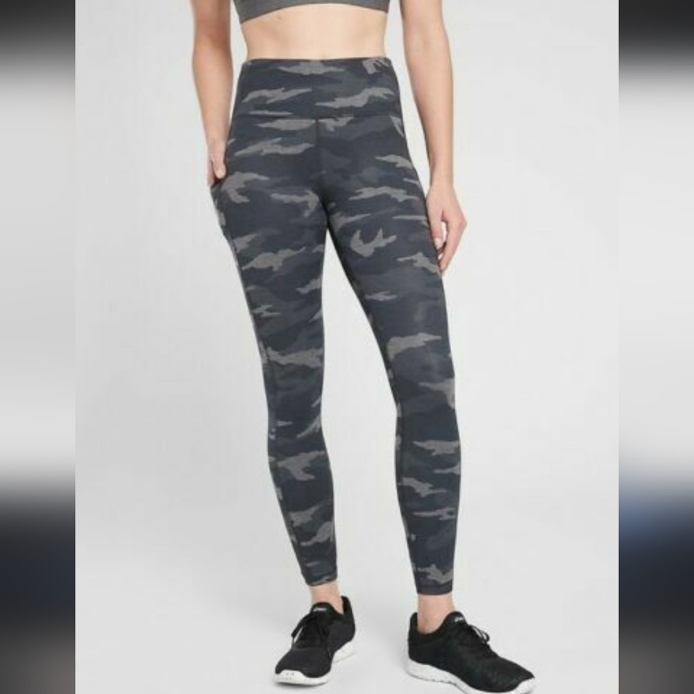 Athleta ultimate stash pocket camo 7/8